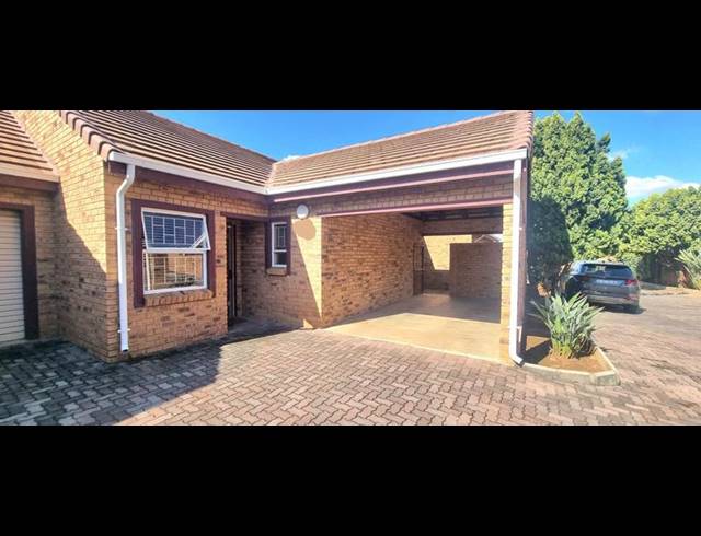 2 BEDROOM TOWNHOUSE FOR SALE IN AMBERFIELD